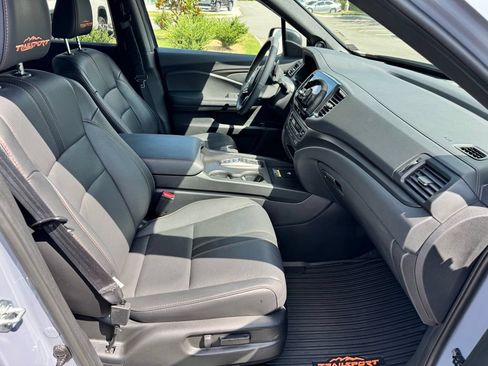 Used 2025 Honda Passport TrailSport image 31