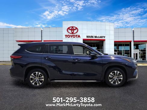 Used 2022 Toyota Highlander XLE FWD image 6