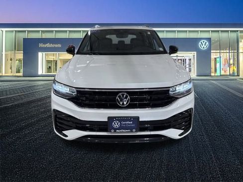 Certified 2022 Volkswagen Tiguan SE R-Line image 9