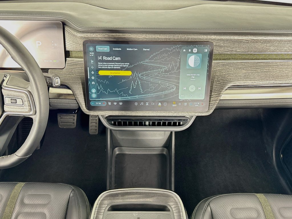Used 2025 Rivian R1S Adventure Dual AWD/4WD image 18