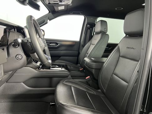Used 2025 GMC Yukon XL Denali image 22