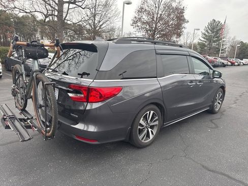 Used 2024 Honda Odyssey Touring image 3