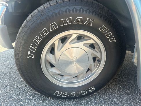 Used 1997 Ford E-150 and Econoline 150 image 37