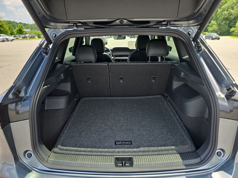 New 2025 Volkswagen Tiguan SE R-Line image 12