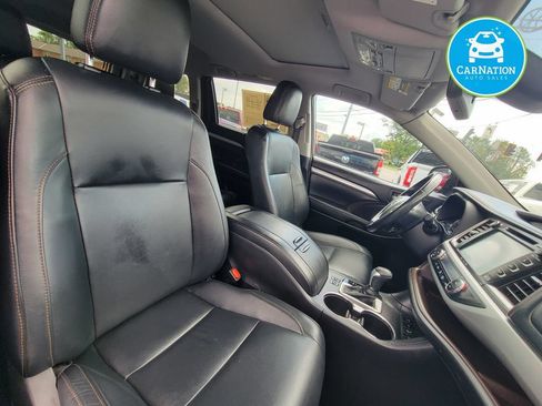 Used 2017 Toyota Highlander XLE AWD/4WD image 13