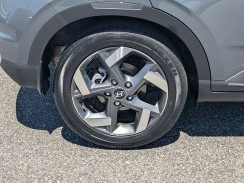 Used 2024 Hyundai Venue Limited image 10