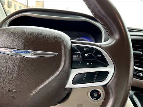 Used 2020 Chrysler Pacifica Touring-L Plus w/ Tire & Wheel Group FWD image 21