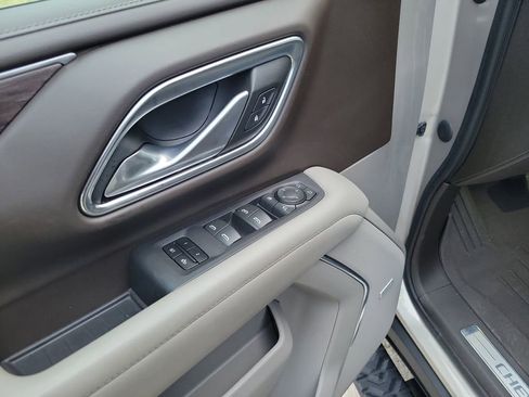 Used 2023 Chevrolet Suburban Z71 w/ Off-Road Capability Package image 12