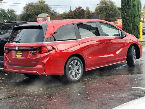 New 2026 Honda Odyssey Touring image 5