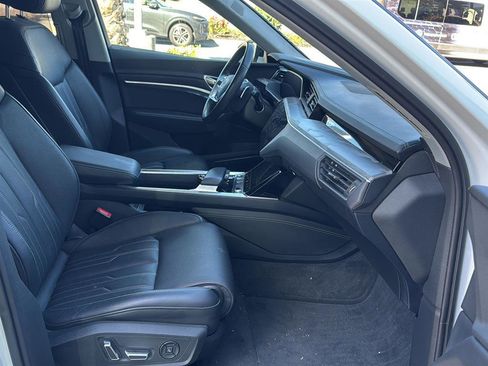 Used 2024 Audi Q8 e-tron Prestige w/ Prestige Package image 13