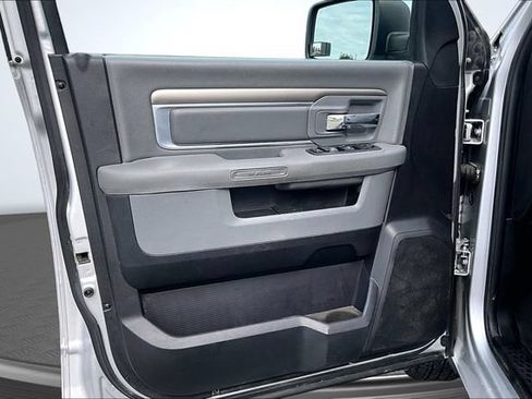 Used 2016 RAM 1500 Classic SLT RWD image 19
