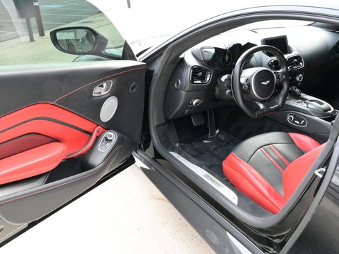 Used 2019 Aston Martin V8 Vantage Coupe image 15