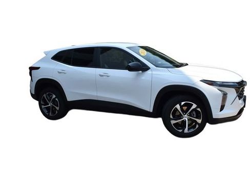 Used 2024 Chevrolet Trax RS w/ Driver Confidence Package FWD image 2