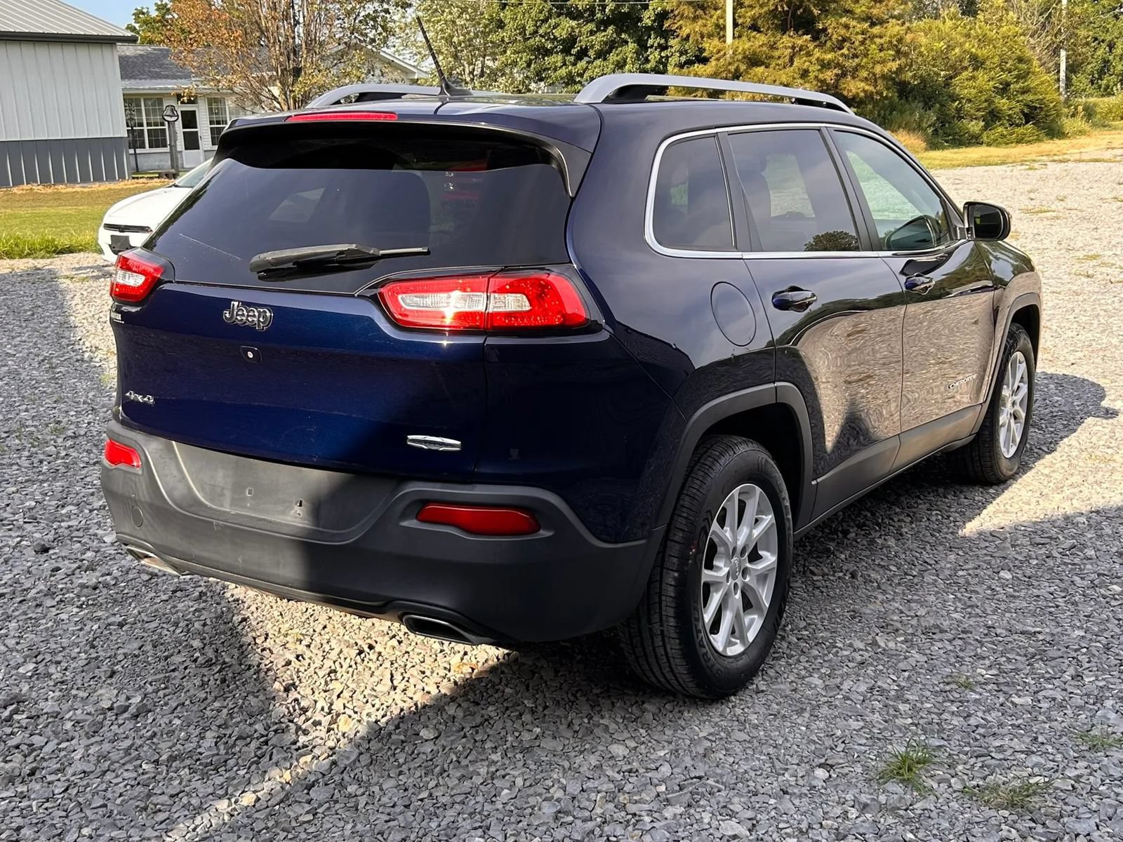 Used 2015 Jeep Cherokee Latitude w/ Comfort/Convenience Group AWD/4WD image 4