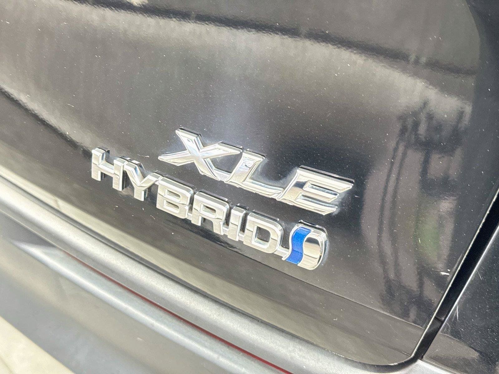 Certified 2024 Toyota Sienna XLE FWD image 14