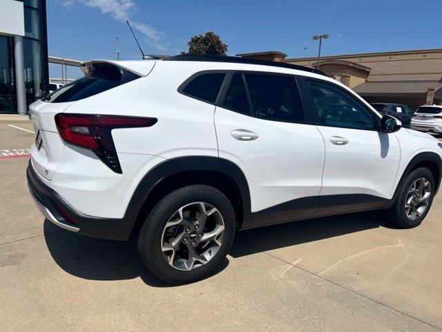 Used 2024 Chevrolet Trax LT FWD image 14