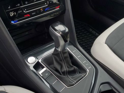 Certified 2025 Volkswagen Taos SE w/ Panoramic Sunroof Package image 22