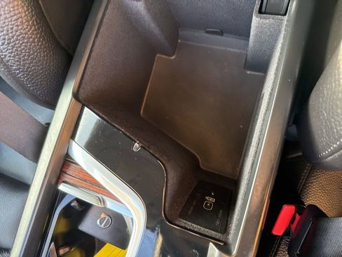 Used 2023 Volvo XC60 B5 Plus image 36