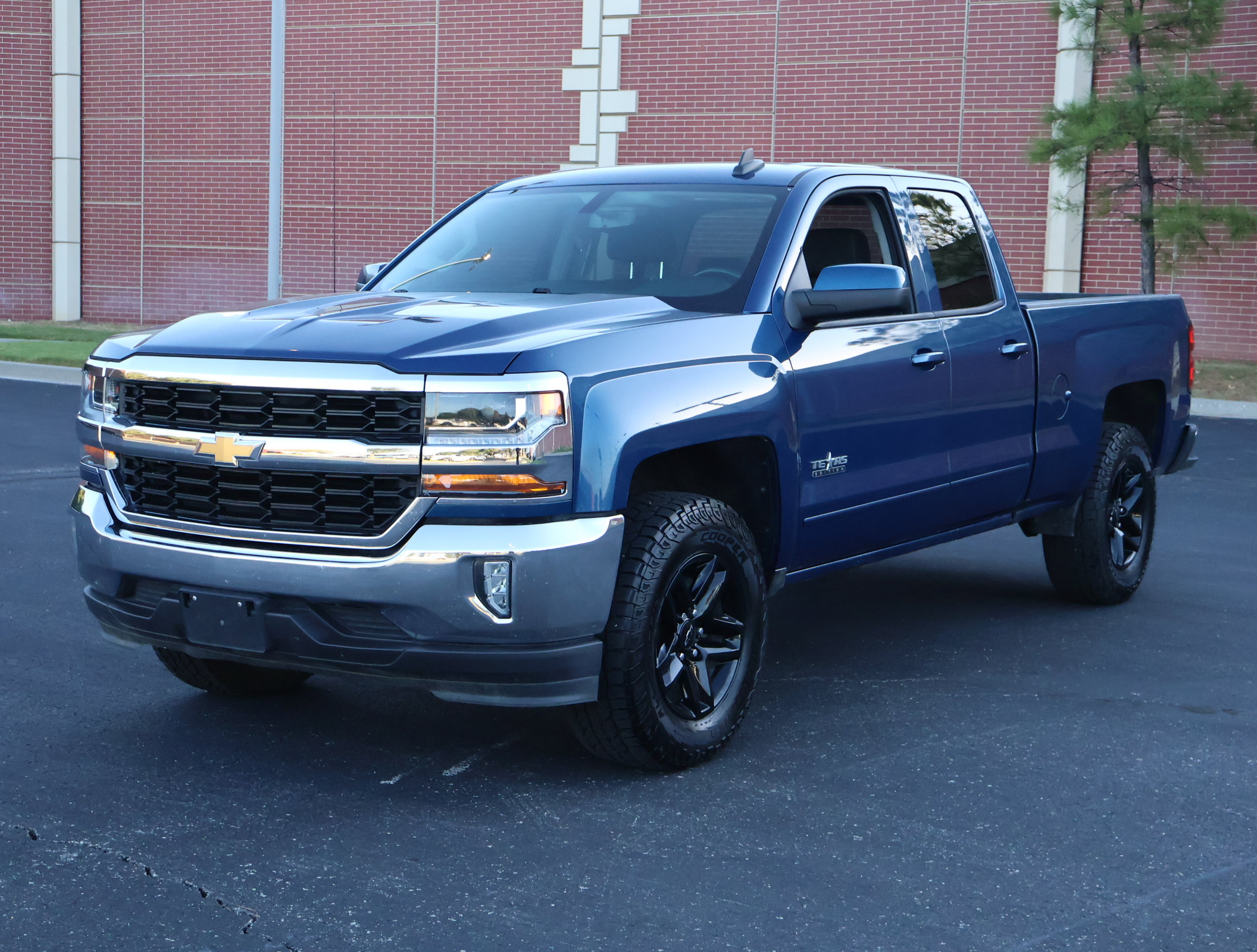 Used 2018 Chevrolet Silverado 1500 LT w/ Texas Edition RWD image 23