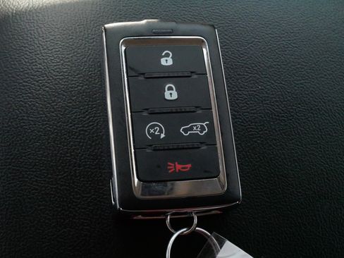 Used 2023 Jeep Grand Cherokee Limited w/ Black Appearance Package AWD/4WD image 31