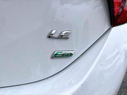 Used 2015 Toyota Corolla LE image 8