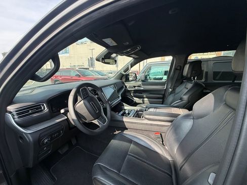 Used 2024 Jeep Wagoneer L Series II w/ Flexible Seating Group image 5