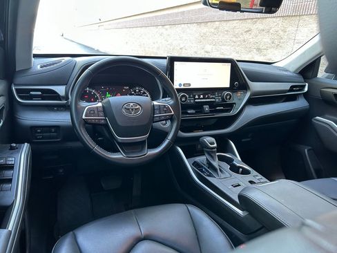Certified 2023 Toyota Highlander XLE image 12