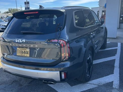 Used 2023 Kia Telluride EX image 3