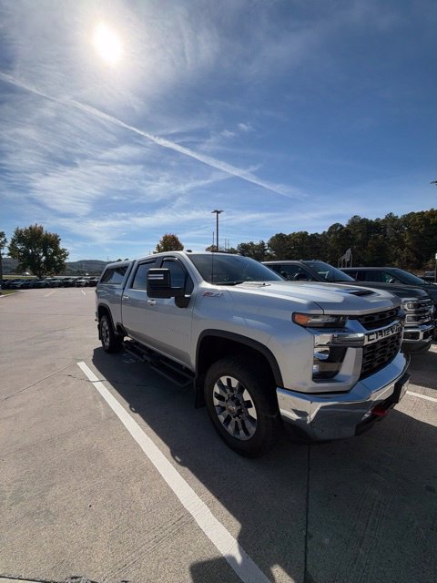 Used 2022 Chevrolet Silverado 2500 LT w/ Convenience Package AWD/4WD image 3