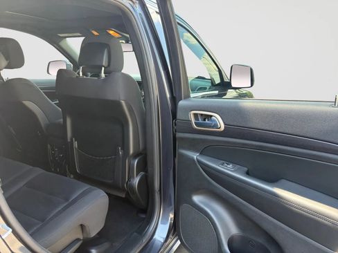 Used 2014 Jeep Grand Cherokee Laredo w/ Security & Convenience Group AWD/4WD image 17