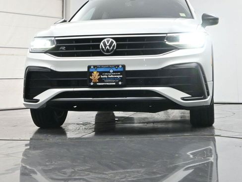 Certified 2022 Volkswagen Tiguan SE R-Line AWD/4WD image 33
