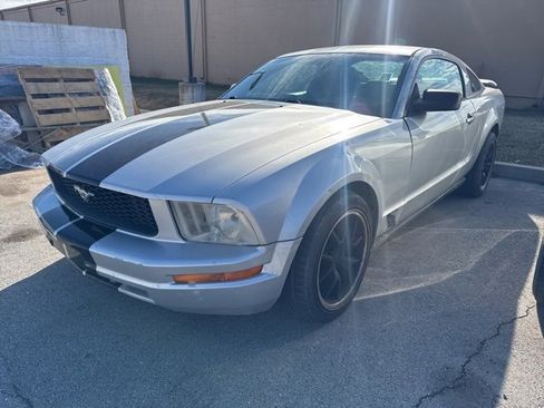 Used 2005 Ford Mustang Deluxe image 3