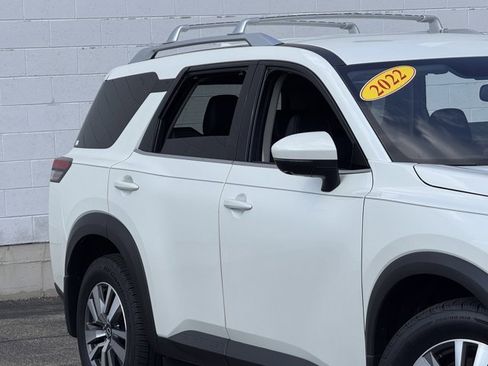 Used 2022 Nissan Pathfinder SL w/ SL Black Package image 4