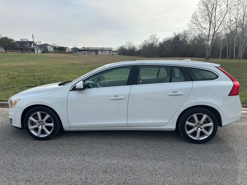 Used 2016 Volvo V60 T5 Premier image 1