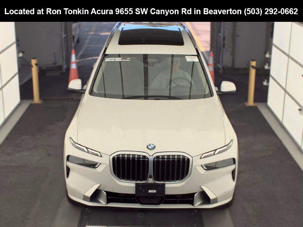 Used 2026 BMW X7 xDrive40i AWD/4WD image 4