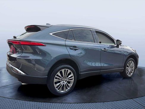Used 2022 Toyota Venza XLE AWD/4WD image 3