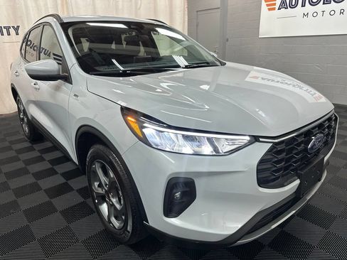 Used 2025 Ford Escape ST-Line Select AWD/4WD image 2