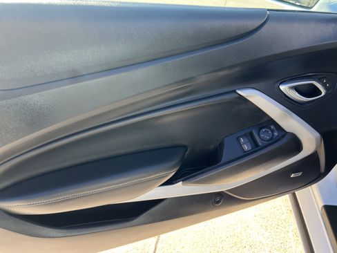 Used 2020 Chevrolet Camaro LT w/ Technology Package image 13