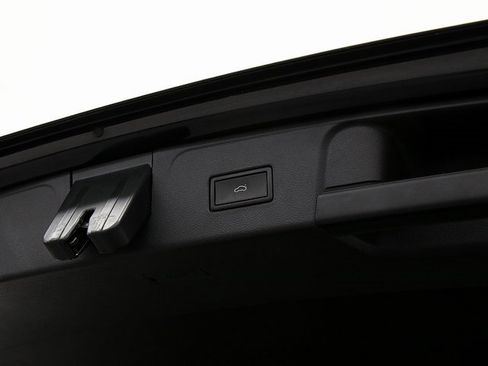 Used 2022 Volkswagen Atlas SEL R-Line image 30