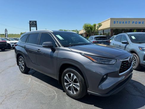 Used 2023 Toyota Highlander XLE image 1