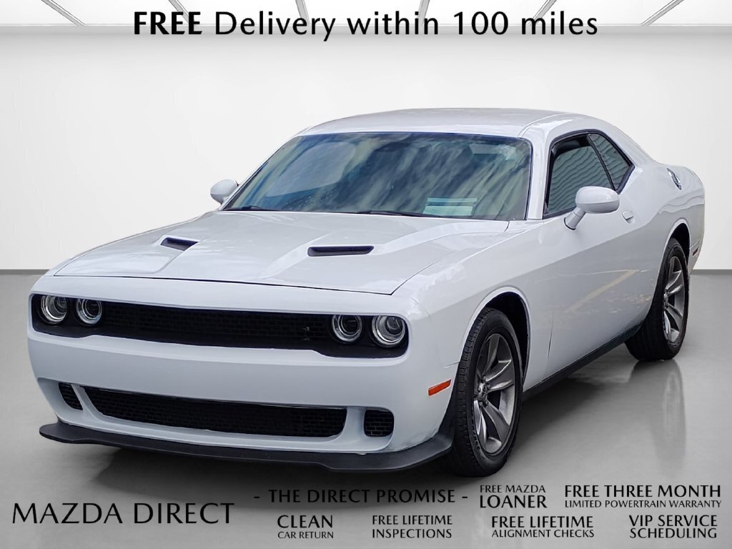 Used 2016 Dodge Challenger SXT RWD image 1