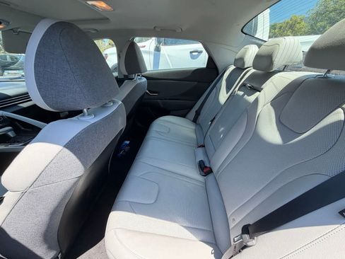 Used 2024 Hyundai Elantra Limited FWD image 4