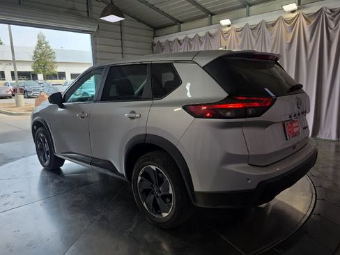 Used 2024 Nissan Rogue SV AWD/4WD image 7
