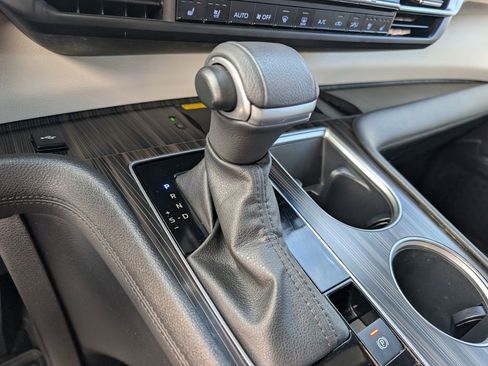 Used 2023 Toyota Sienna Platinum image 31