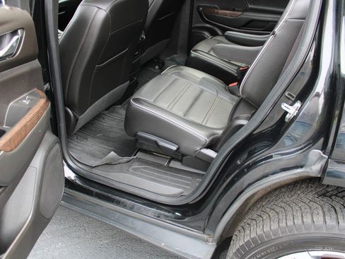 Used 2023 GMC Acadia Denali w/ Denali Ultimate Package AWD/4WD image 30