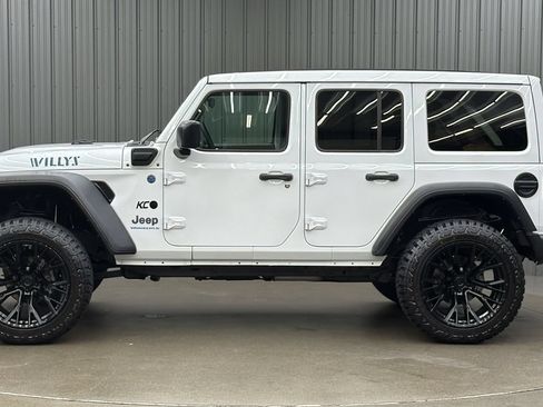 Used 2024 Jeep Wrangler Unlimited AWD/4WD image 2