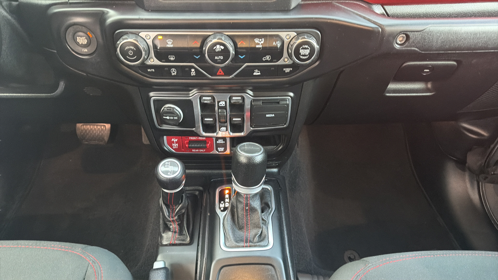 Used 2020 Jeep Gladiator Rubicon AWD/4WD image 4