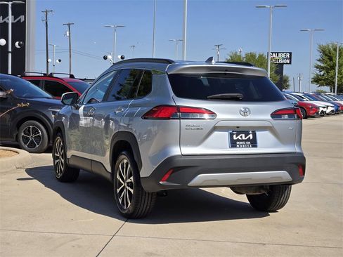 Used 2024 Toyota Corolla Cross XLE image 3