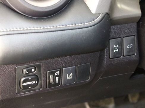 Used 2018 Toyota RAV4 XLE image 18