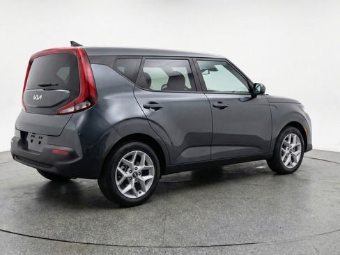 Used 2025 Kia Soul LX w/ LX Technology Package FWD image 9